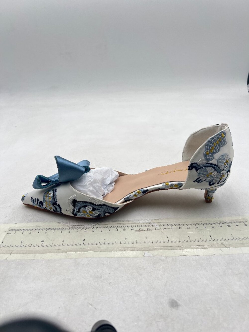 XYD White Floral Embroidered Pointed Toe Kitten Heel with Blue Bow Accent
